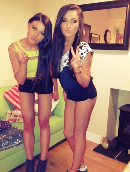 Coucou moi c est Alexia 28ans  brune   et bien faite avec les fesses bien faites et les poitrines très généreuse.